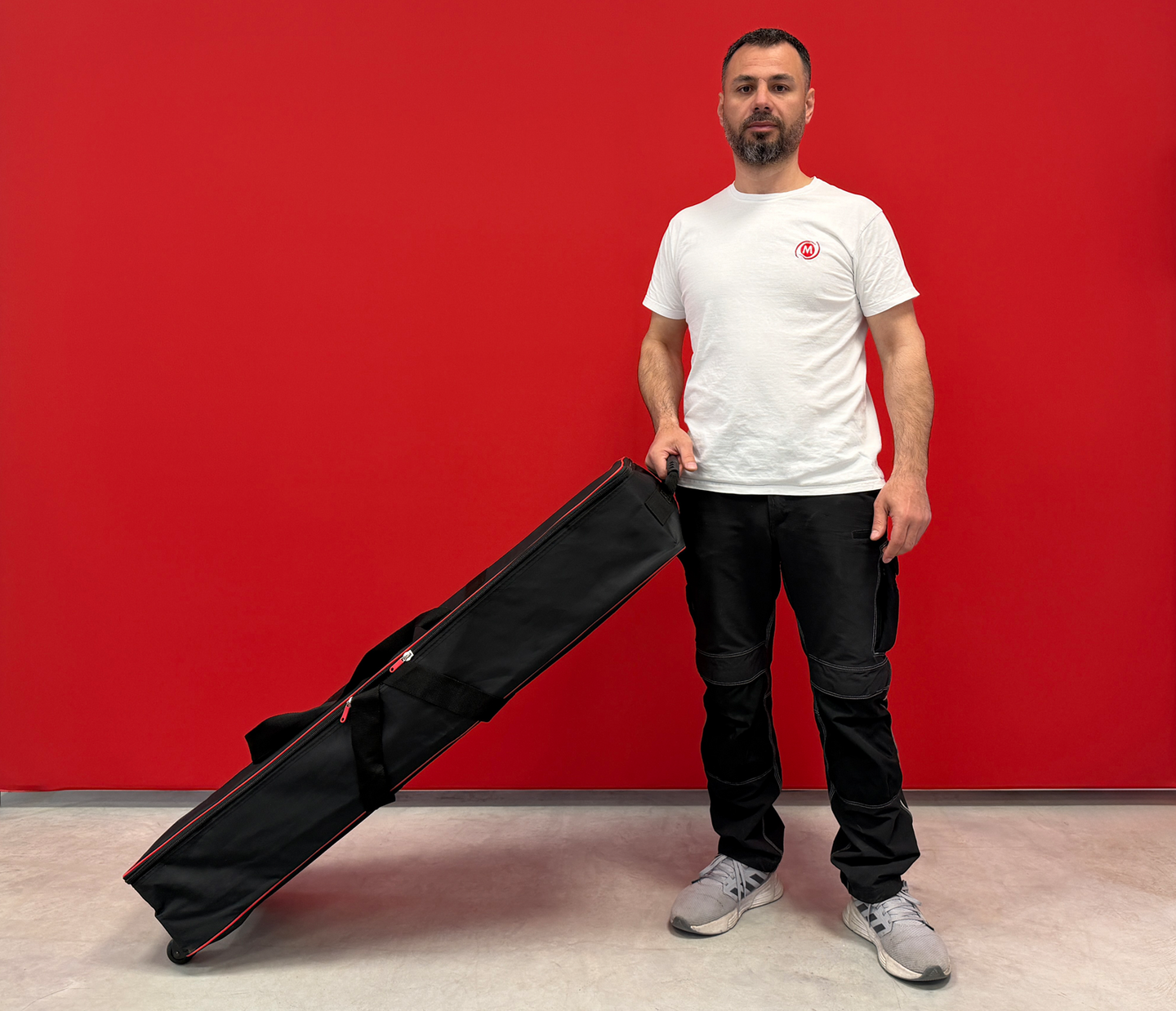 Faltbares Leuchtdisplay handlich verpackt im Transport-Trolley Faltbares Leuchtdisplay handlich verpackt im Transport-Trolley